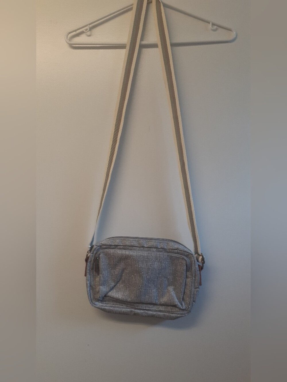 Crossbody Thirty-One Shoulder Bag in Silver Gray